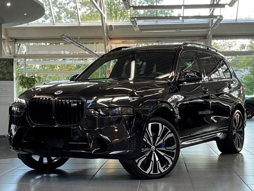 BMW X7 M60i xDrive Msport PRO | FACELIFT | předváděcí auto na dovoz | přímo od německého autorizovaného prodejce | luxusní černé benzínové SUV | černá kůže | skvělá výbava | auto ihned k předání | super cena 2.459.000,- Kč bez DPH | více info a nákup online na AUTOiBUY.com